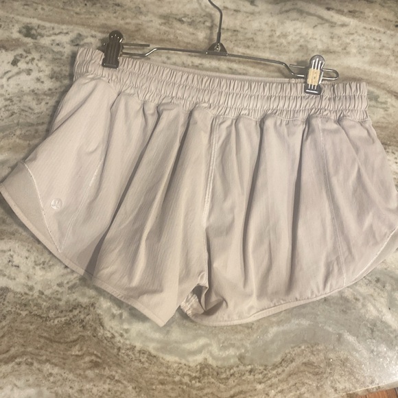 Lululemon athletics Light Grey 2 1/2” Shorts size 8 - Picture 4 of 7